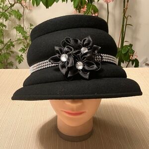 Chic Black Wool Women's Hat with Rhinestone Floral Design
